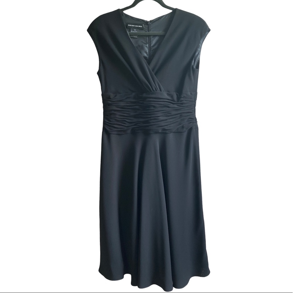 VTG Y2K Fit and Flare Rouched Waist Black Dress V Neck size 10